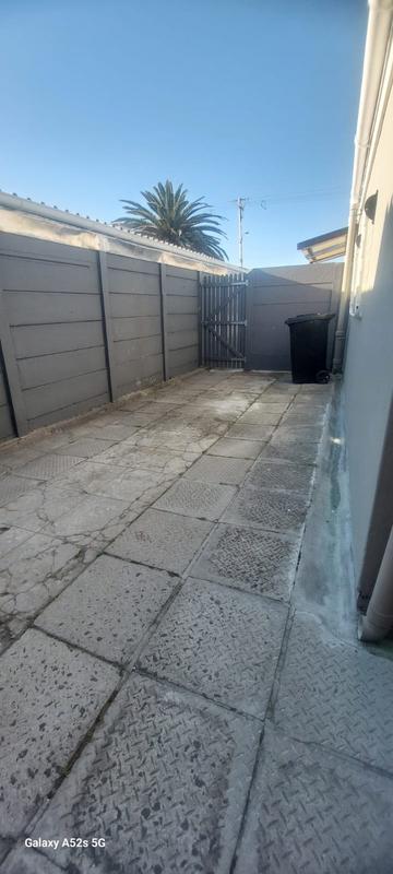 To Let 1 Bedroom Property for Rent in Heathfield Western Cape